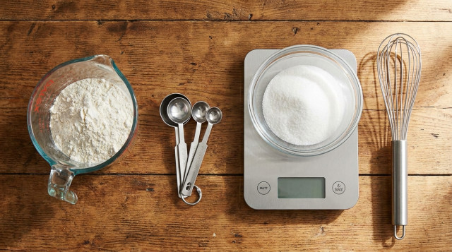 how to convert between metric and US cooking measurements: cups, grams and tablespoons